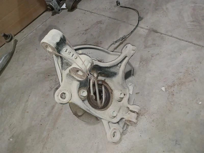 Mazda 2014-2018 3 pasajeros eje delantero derecho nudillo OEM Foto 2 de 4