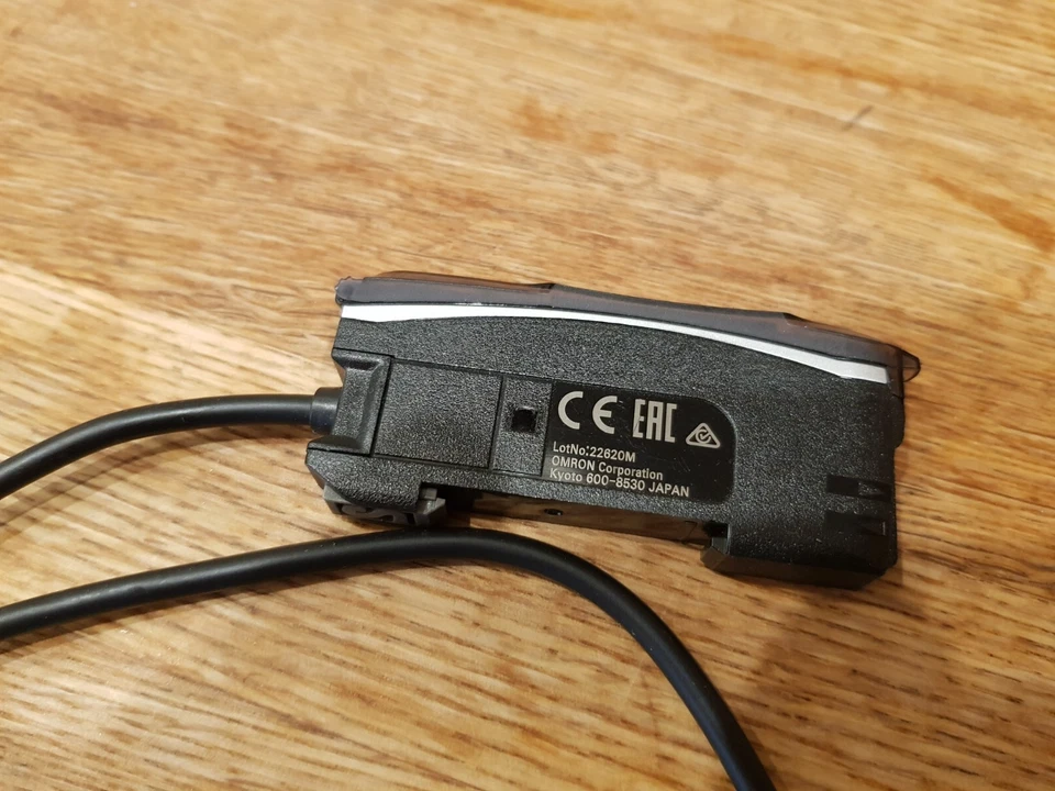 Omron Automation E3X-HD41 2M Fibre Optic Sensor PNP 24V Used - Image 3 of 4