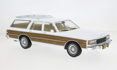 1:18 MCG 1985 Chevrolet Caprice Estate Wagon White NEW