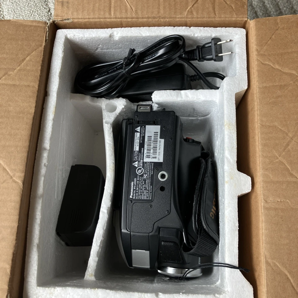 Panasonic PV-L452D VHS-C Video Camcorder 750x Digital Zoom VCR Bundle TESTED - Image 3 of 4