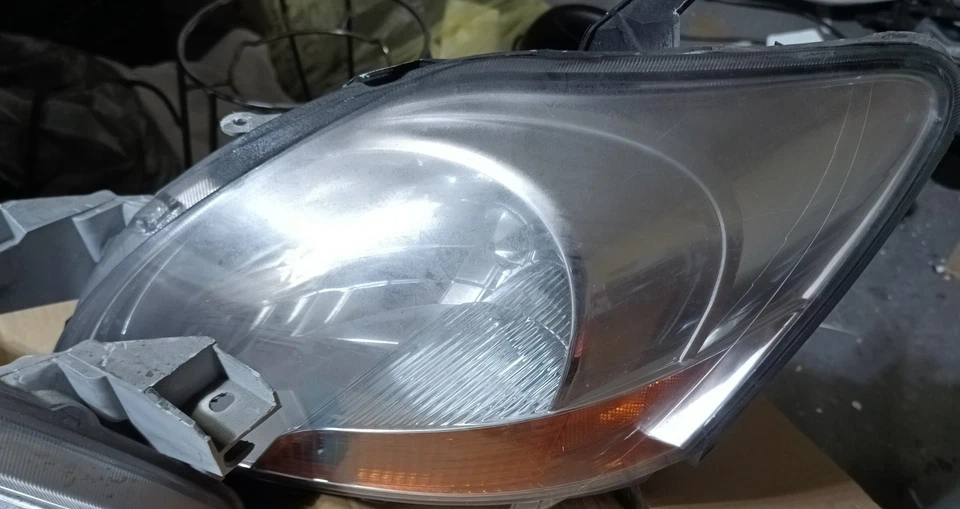 Pares de conjunto de faróis do Toyota Yaris 2009  - Imagem 4 de 4