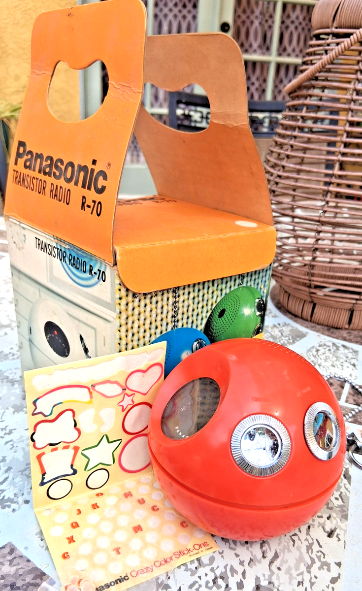 Vintage PANASONIC PANAPET 1970's AM Transistor RADIO Ball Orange w