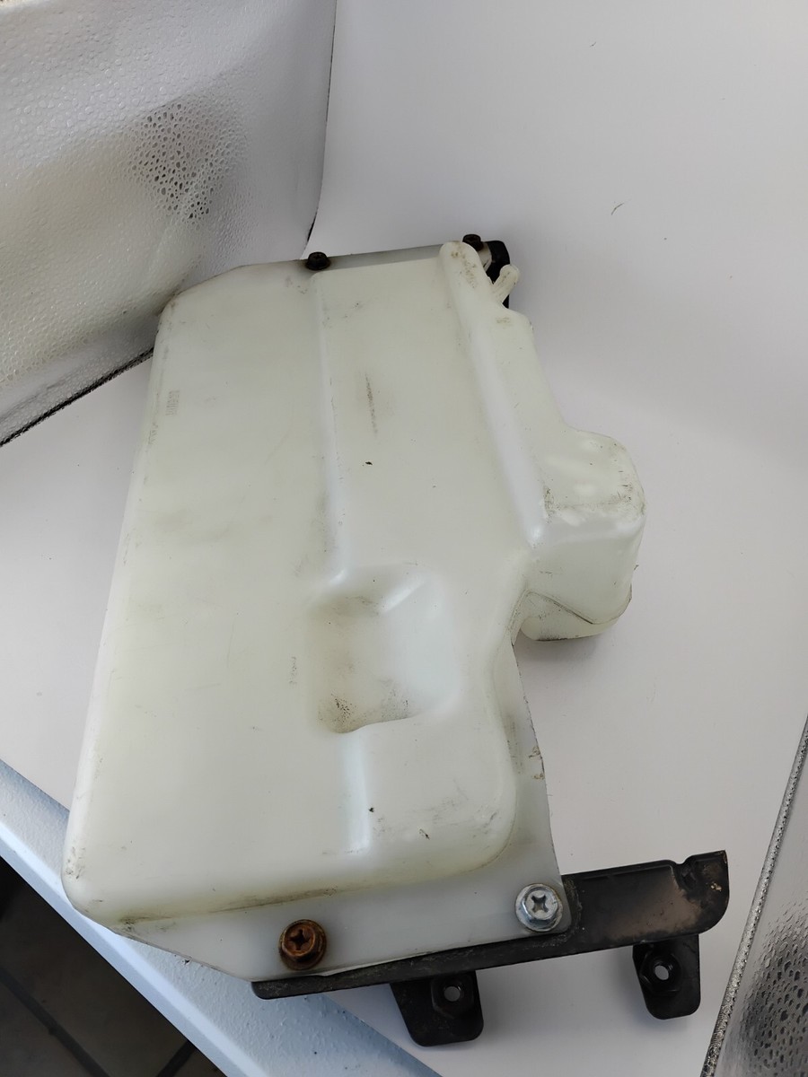 possyanです。 1984-1989 Nissan 300ZX Z31 Windshield Washer Reservoir