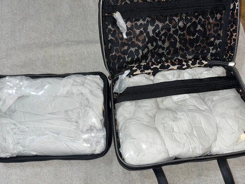 Victoria Secret LIMITED ED Black Studded Travel Train Case Cosmetic Makeup NWT - Picture 5 of 7