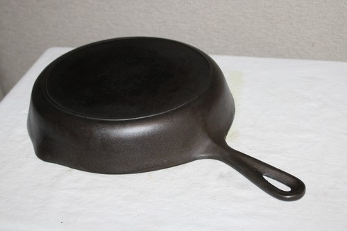 Martin Stove & Range #8 Cast Iron Skillet Hamburger Logo w/ Heat Ring - Picture 8 of 24