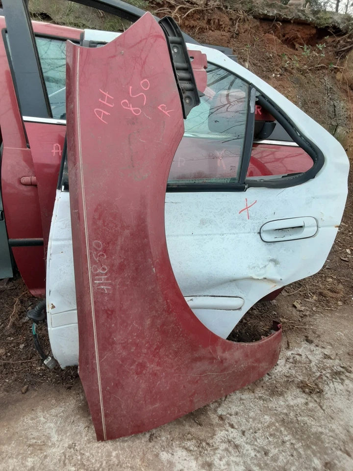 Guardabarros delantero derecho Ford Fivortent 2005-2007 OEM, 110-02535 Foto 4 de 4