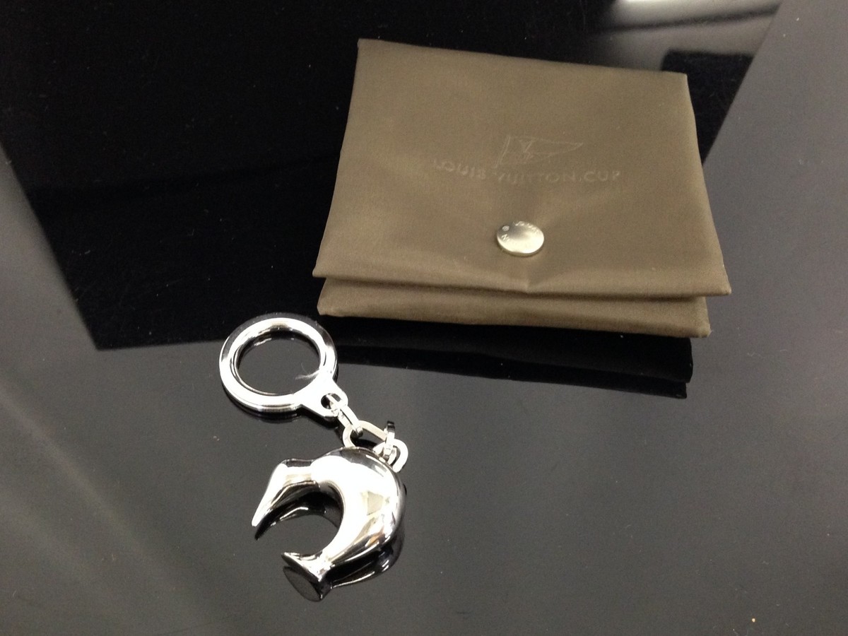 Auth LOUIS VUITTON Cup Limited Kiwi Silver Key Holder Charm Auth LOUIS VUITTON Cup Limited Kiwi Silver Key Holder Charm