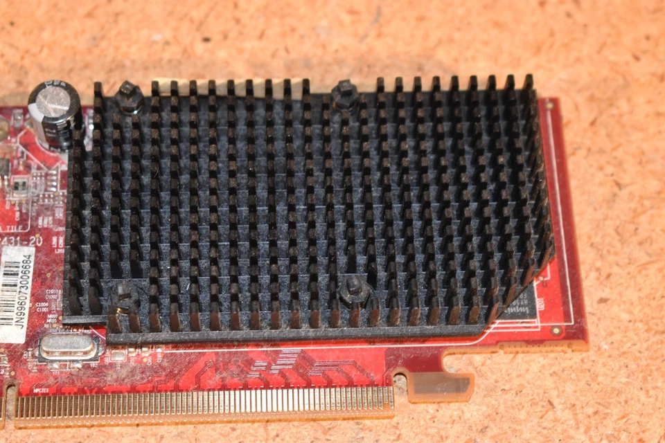 ATI Radeon X1300 102A9240522 PCI-e 256MB DMS-59 Video Card CN-0JN996 JN996 - Image 2 of 4