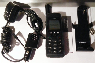 MOTOROLA Iridium 9555 Satelliten-Telefon mit Zubehörpaket