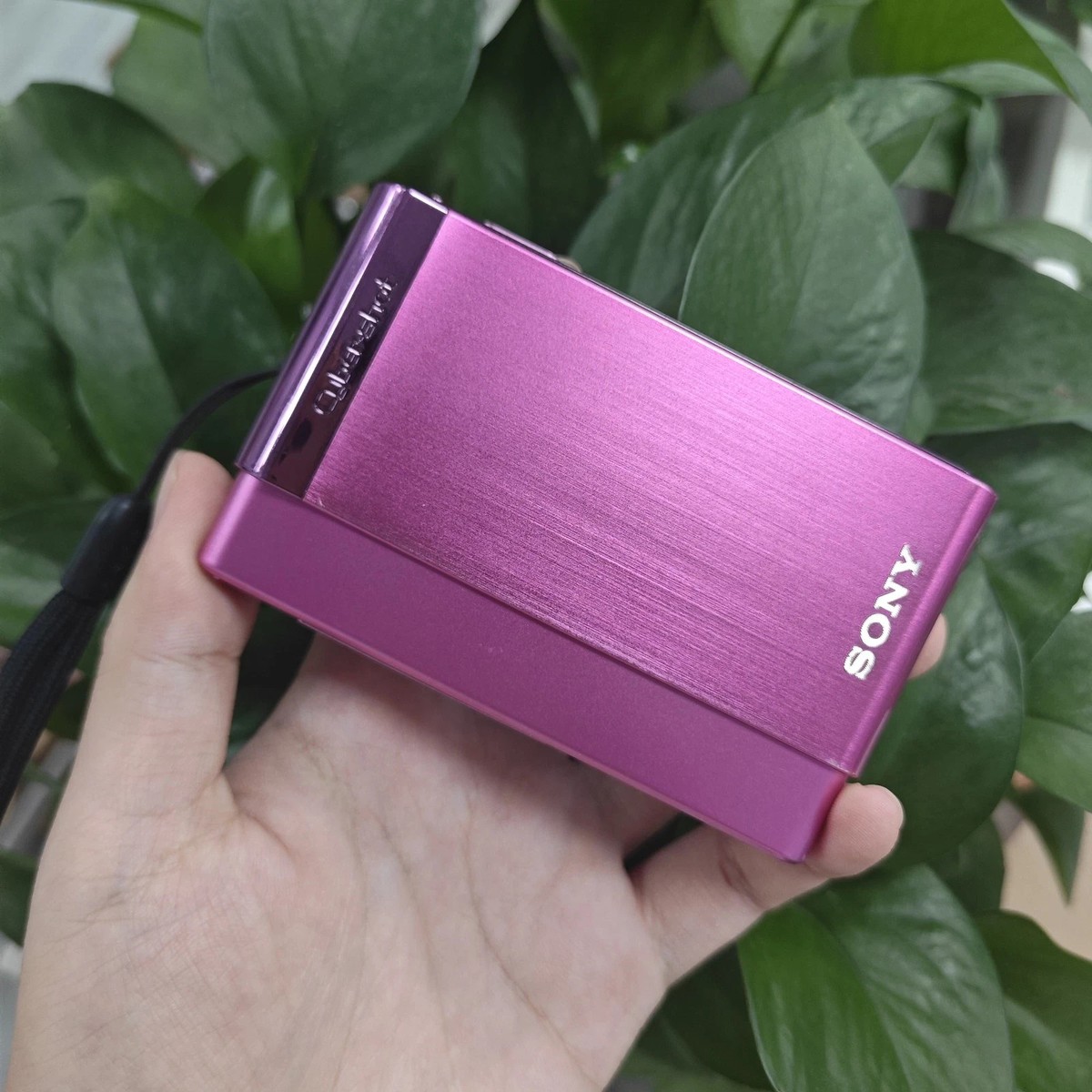 Sony CyberShot DSC-T90 12.1MP 4x Optical Zoom 95% NEW English
