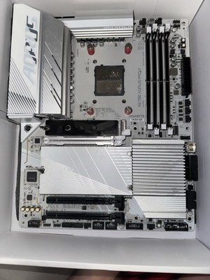 Gigabyte X670E AORUS Pro AM5 Motherboard, DDR5, AMD, *FOR PARTS* Broken CPU Pins