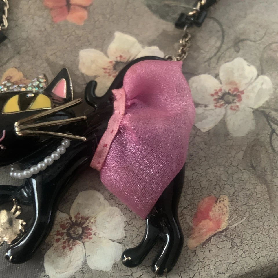 COLLAR BETSEY JOHNSON PRECIOSO GATO NEGRO GRANDE CON TUTÚ ROSA E INCRUSTACIONES DE CRISTAL Foto 4 de 4