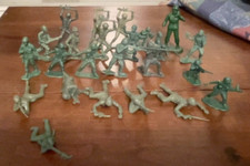 Combat Soldiers. Army Green Hard Plastic. Set of 25. 1-3" Tall.