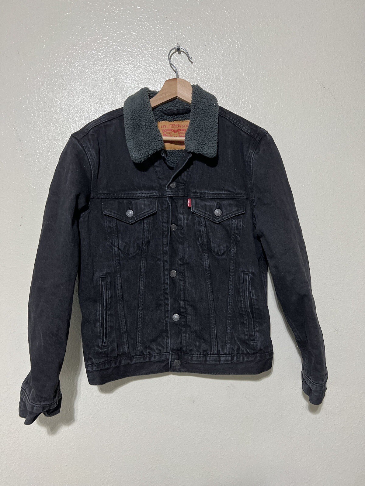 Levi’s Denim Trucker Jacket Sherpa Lined Black Snap Button Men’s Small