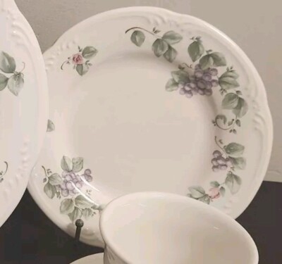 Vintage Pfaltzgraff Grapevine Set Of Salad Plates 8⅛