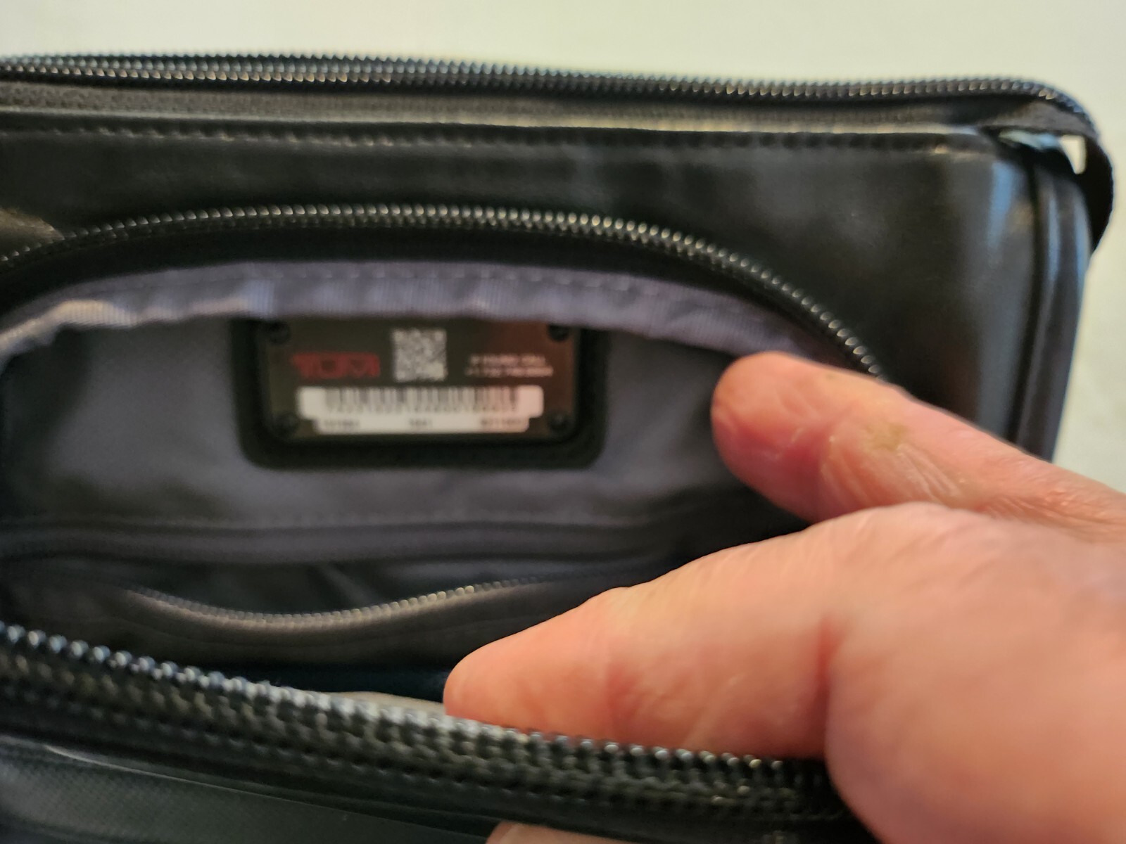 Tumi Barton Crossbody Bag, Black, Leather 1019841041, excellent, men