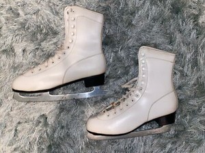 Vintage CCM Figure 8's Ladies Woman’s Ice Skates Size 10 White