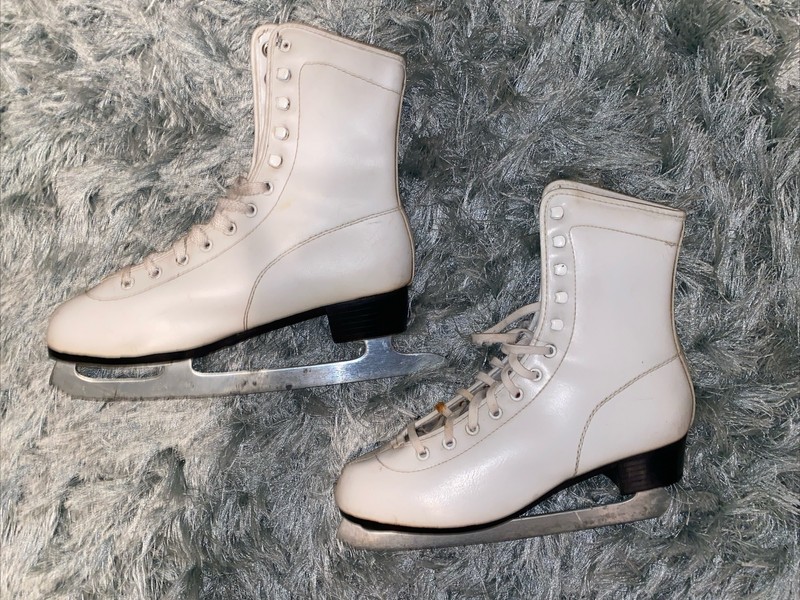Vintage CCM Figure 8's Ladies Woman’s Ice Skates Size 10 White