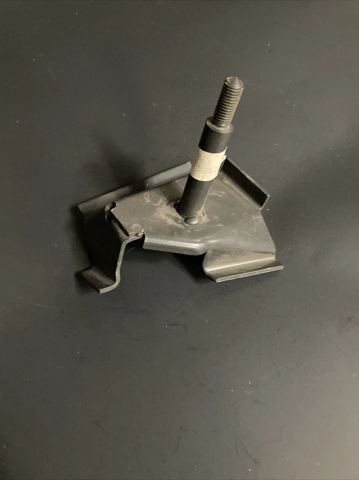 6072157300 Alfa Romeo Spider 1972 1973 年 NOS 右后保险杠支架 — 第 4/4 张图片