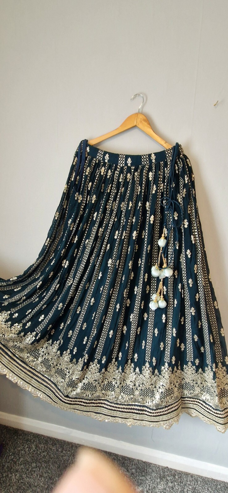 Indian Lengha Choli Dress original used once for 2 hour Embroidered 3 piece suit image 2