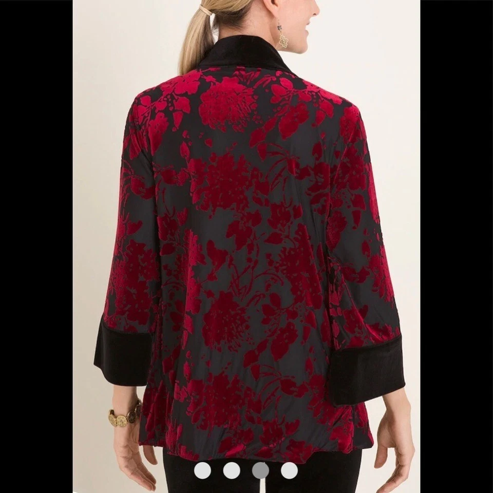 JAQUETA DE VELUDO REVERSÍVEL Chico's Traveller feminina tamanho (0) 4 XS damasco e preta - Imagem 3 de 4