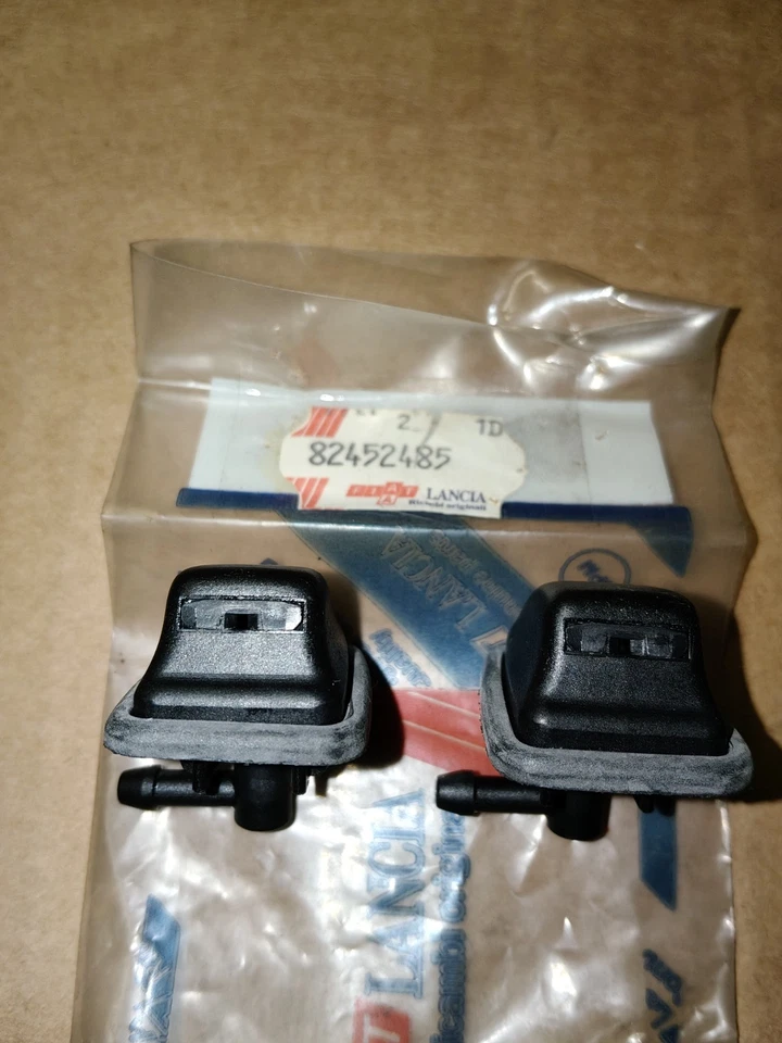 82452485 82443396 Windscreen Wiper Water Jet - Fiat Croma Lancia Thema