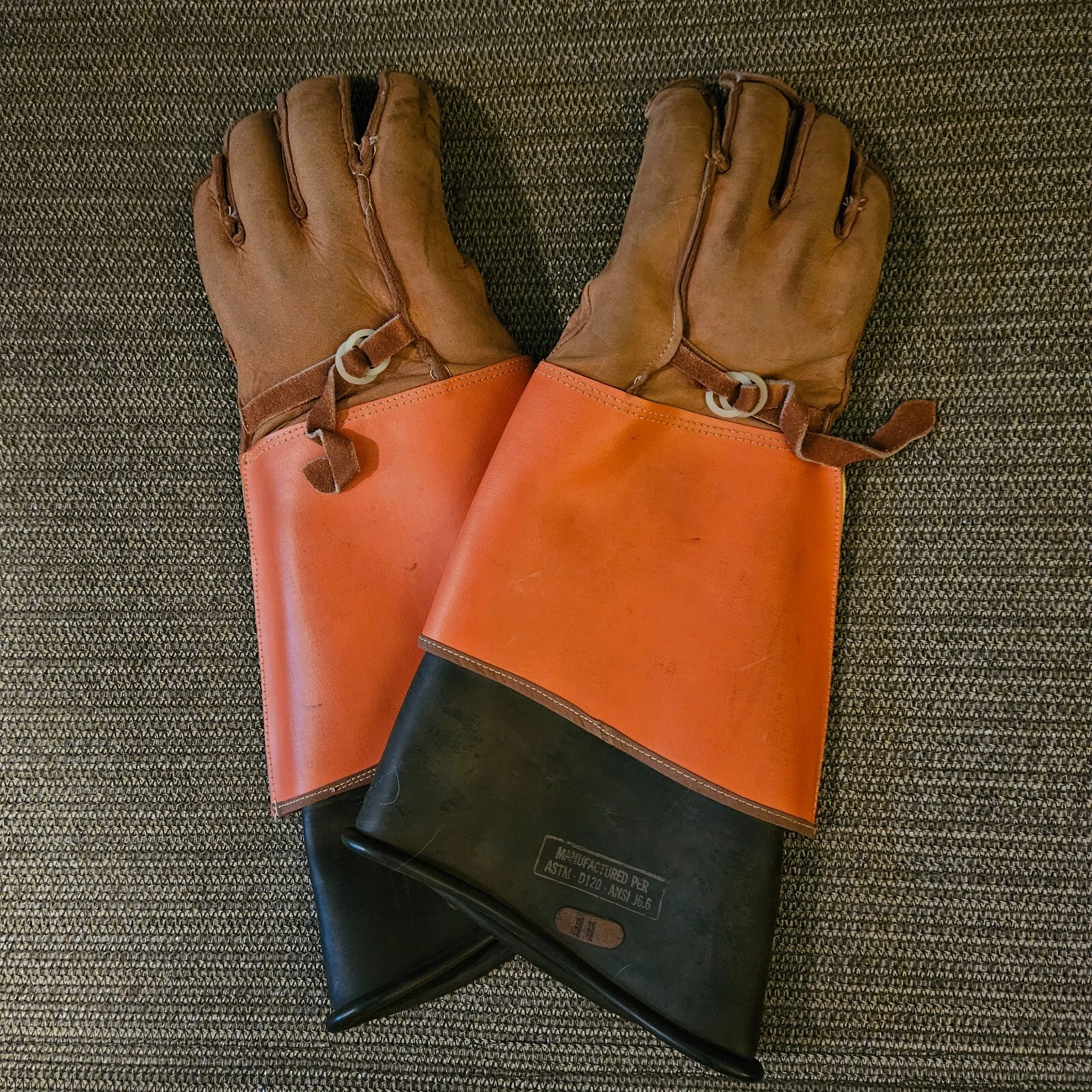 Salisbury/Honeywell Class 3 20k Volt Insulating Rubber Lineman Glove Kit Size 11