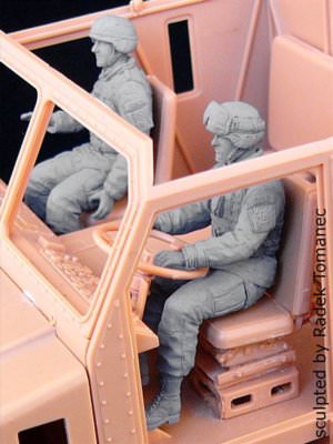 Black Dog 1/35 US Soldiers Set M1070 HET Truck Tractor Crew (2 Figures) F35053