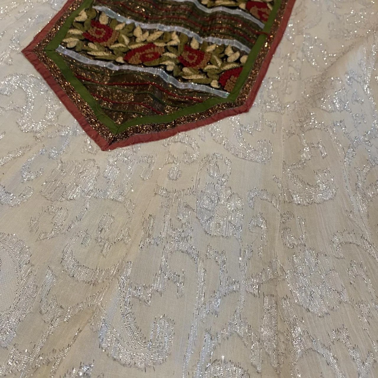 OFF WHITE Minigonna bianca etnica impreziosita da broccato