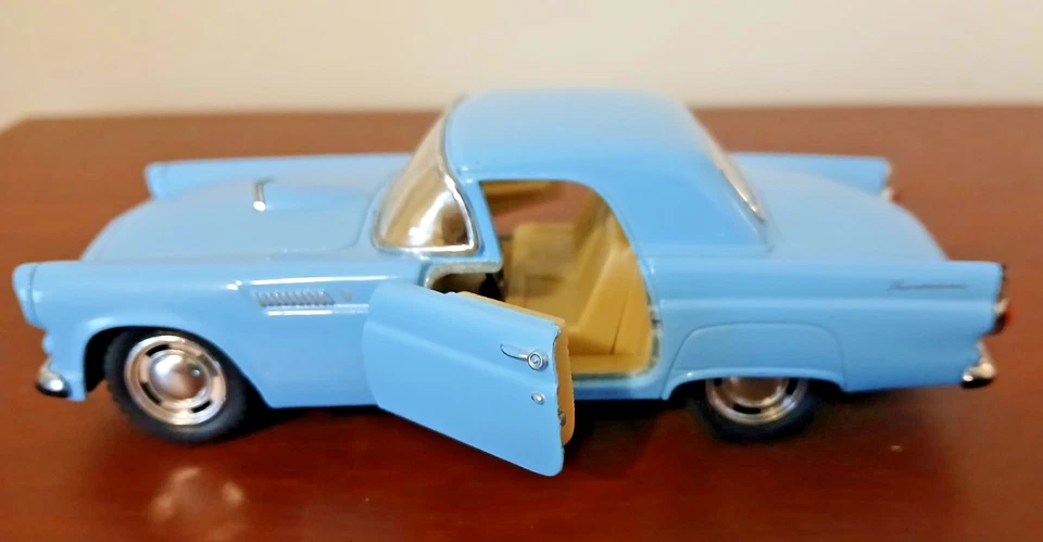 Ford Thunderbird 1955 azul bebé escala 1:36 Foto 2 de 4
