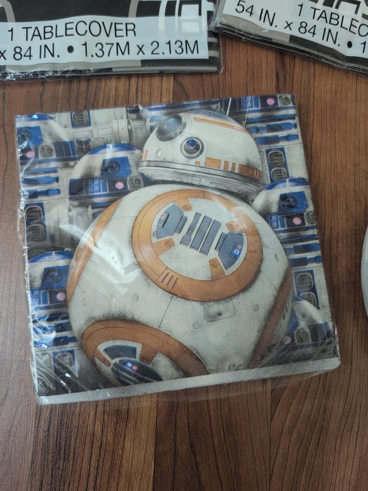 Platos clásicos de Star Wars, servilletas BB8 R2D2 y 3 manteles todo nuevo en paquete Foto 3 de 4
