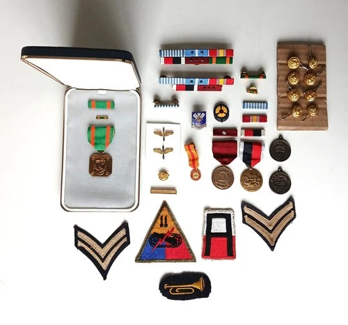 VINTAGE LOT OF U.S.A. MILITARY MEDALS-PINS-PATCHES-BUTTONS - WW2, KOREA, PLUS