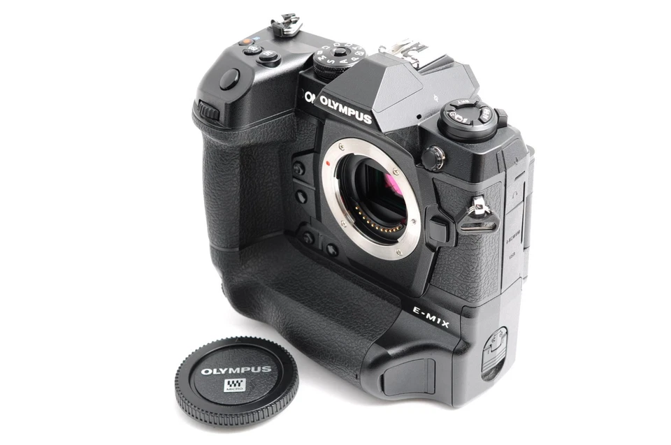 Olympus OM-D E-M1X Mirrorless Camera 20.4MP Original Box -shots 5,414 -MINT- JP - Image 3 of 4