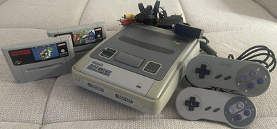 Nintendo Super Nintendo Entertainment System SNES PAL mit Spielen, 2 Controller 