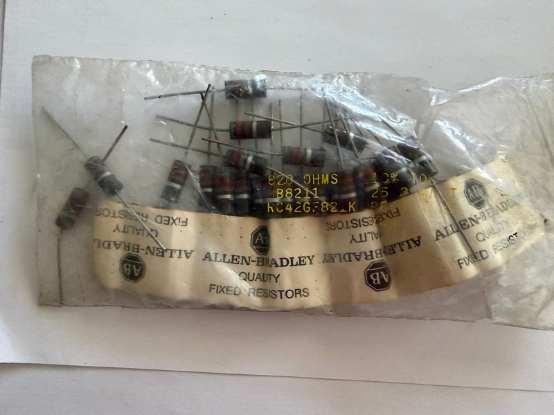 NOS Allen Bradley 820 Ohm Fixed Resistor 2 Watt, 10% HB8211 qty 20