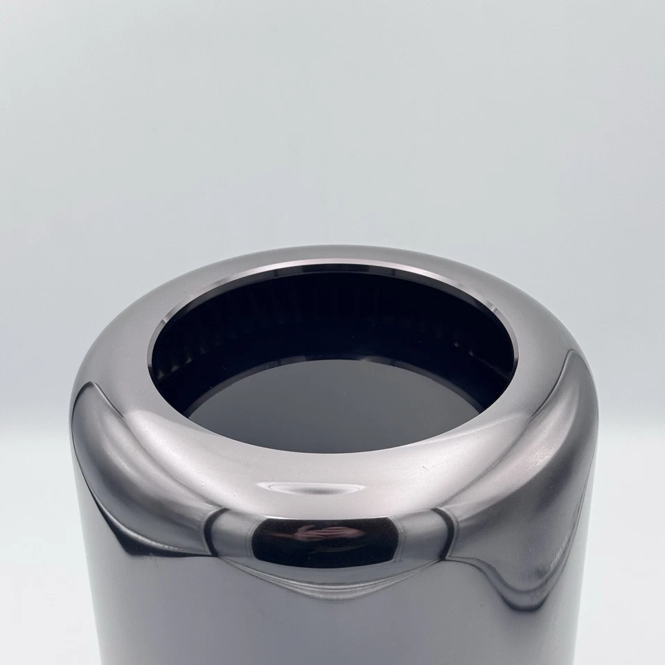 Apple Mac Pro A1481 Intel Xeon Quad-Core 3.7GHz 16GB 250GB SSD 2xFirePro D300 - Image 2 of 4