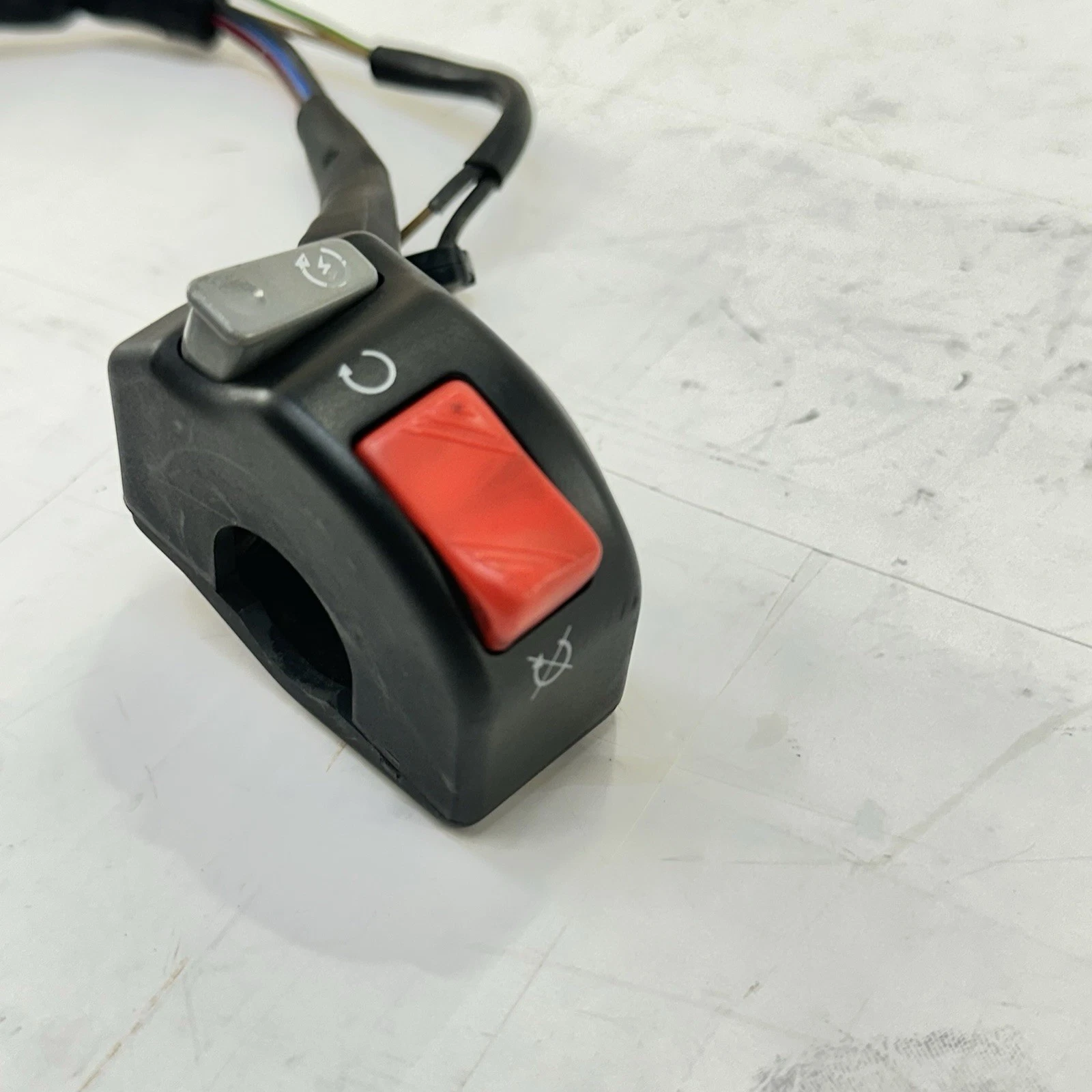 2008 - 2016 YAMAHA YZF R6 RIGHT SWITCH CONTROL BUTTONS START STOP ON OFF