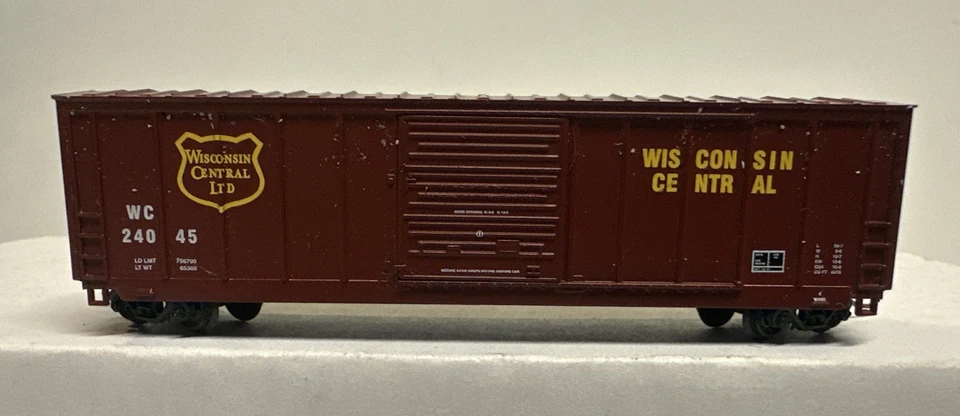 Roundhouse N Scale Lot Of 2 Wisconsin Central 50' Box Cars Knuckle Couplers - Image 2 of 4