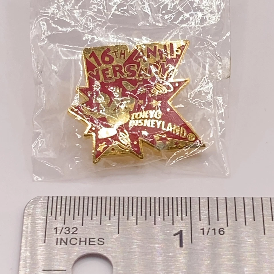 Tokyo Disneyland TDL 16th Anniversary 1999 Vintage Pin Badge Donald Red K Cast - Bild 2 von 4