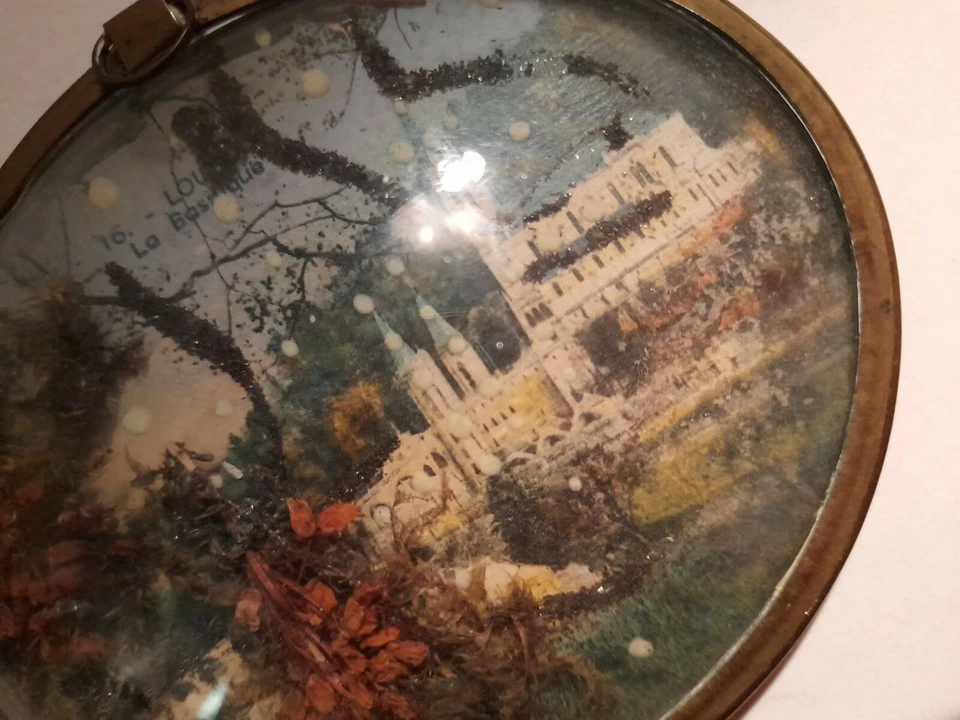 Médaillon souvenir de Lourdes - cadre reliquaire vintage et carte postale - Photo 2/4