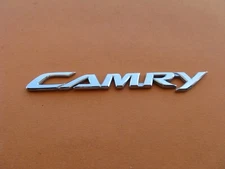 07 08 09 10 11 12 13 14 15 16 17 TOYOTA CAMRY REAR EMBLEM LOGO BADGE USED A33542