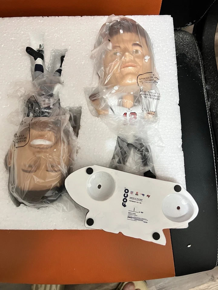 Raro NFL Tom Brady 100k yardas de paso doble cabeza grande Bobblehead #1 de 100 Foto 2 de 3