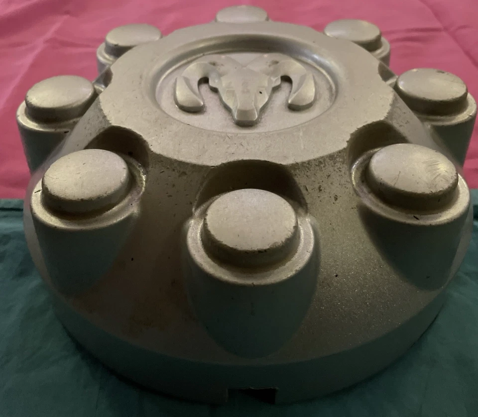 Tapacubos central Dodge Ram Silver 1500 2500 3500 Power Wagon OEM 2003-2012 Foto 3 de 4