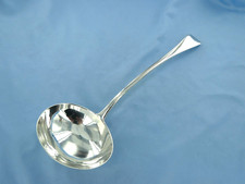 AN ANTIQUE STERLING SILVER OLD ENGLISH SOUP LADLE LONDON 1813.
