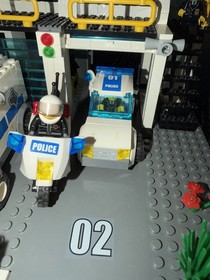 LEGO City: Police Headquarters (7744) 100% complete