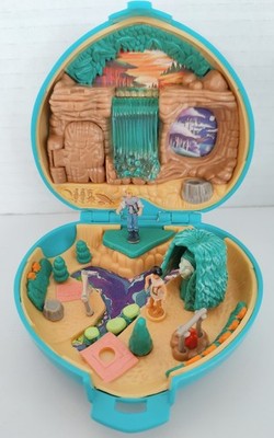 Polly Pocket Disney 1995 Pocahontas Play set 2 Figures John Smith & Pocahontas