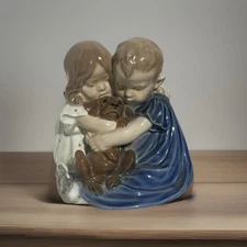 Royal Copenhagen TWO CHILDREN WITH DOG 707 Gloss Porcelain Figurine 6" Tall