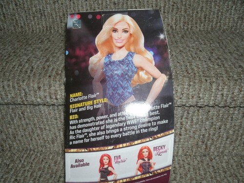 WWE Superstars Charlotte Flair Fashion Doll - 第 2/4 張圖片