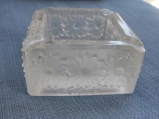 VERY Heavy MCM decorated with DAISEYS GLASS ash-tray, Quality Glass. 3.5" square