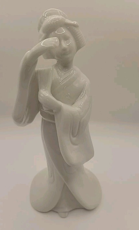 Vintage Homco White Porcelain Geisha Girl Figurine with fan, 7" 